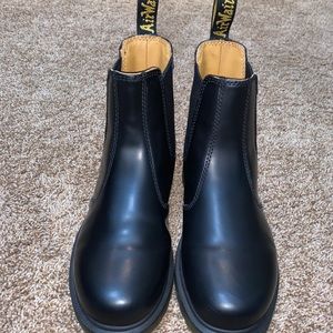 Women’s Dr. Martens 2976 Chelsea Boot